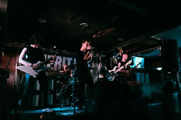 Live photo of Veritate