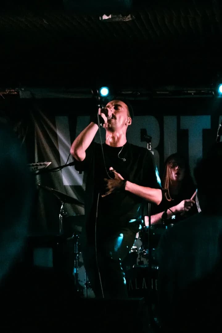 Live photo of Veritate