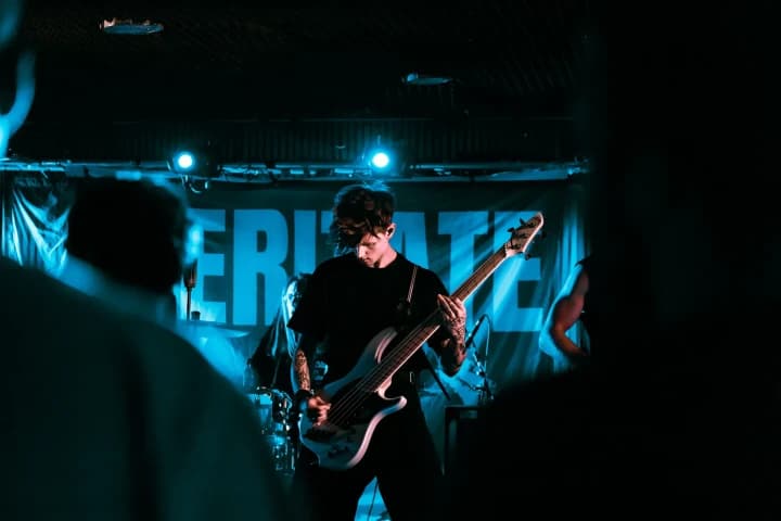 Live photo of Veritate
