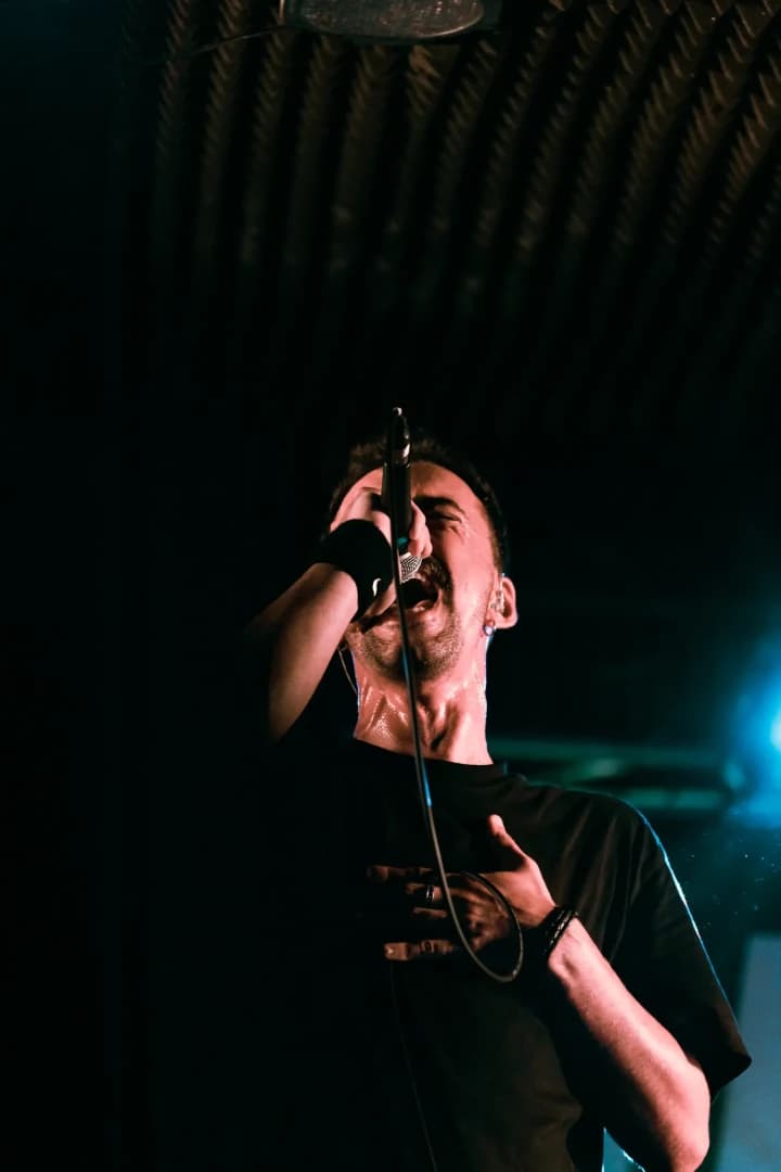 Live photo of Veritate