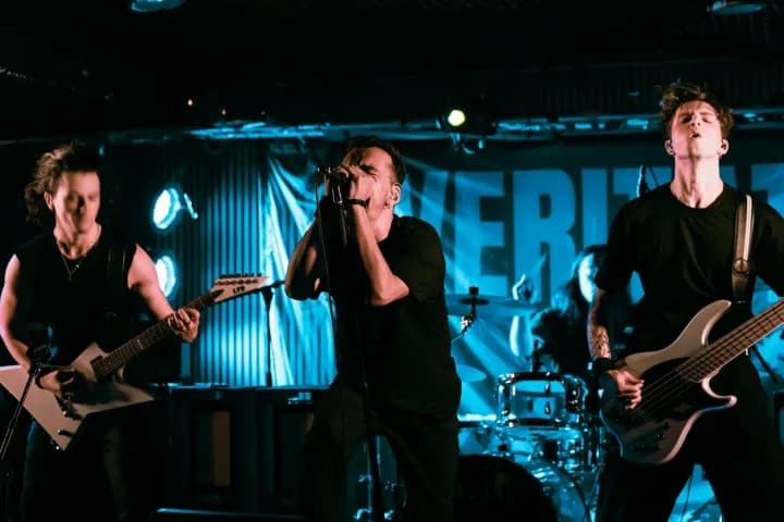 Live photo of Veritate