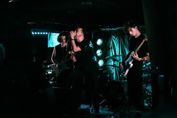 Live photo of Veritate