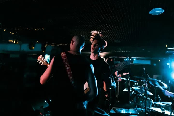 Live photo of Veritate