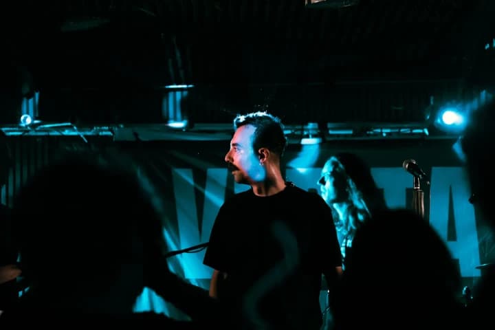 Live photo of Veritate