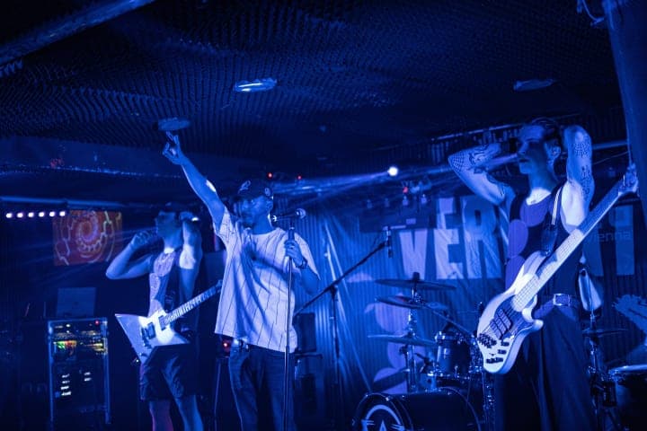 Live photo of Veritate