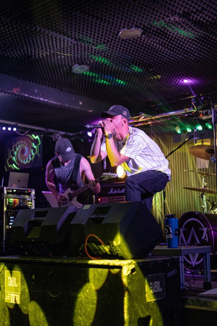 Live photo of Veritate