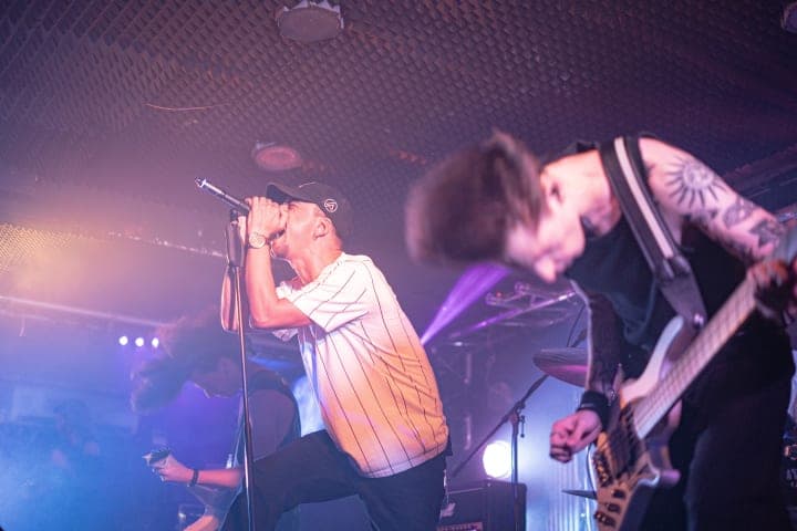 Live photo of Veritate