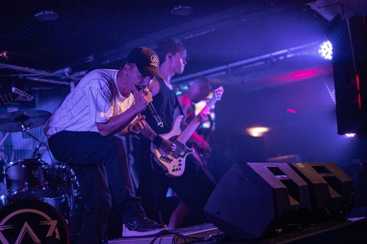 Live photo of Veritate