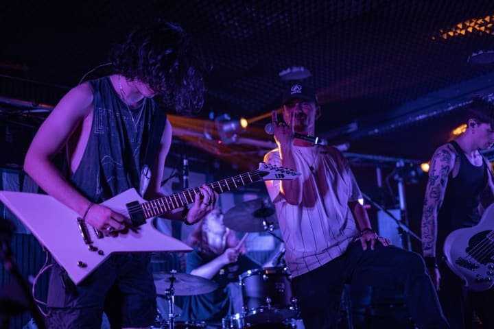 Live photo of Veritate