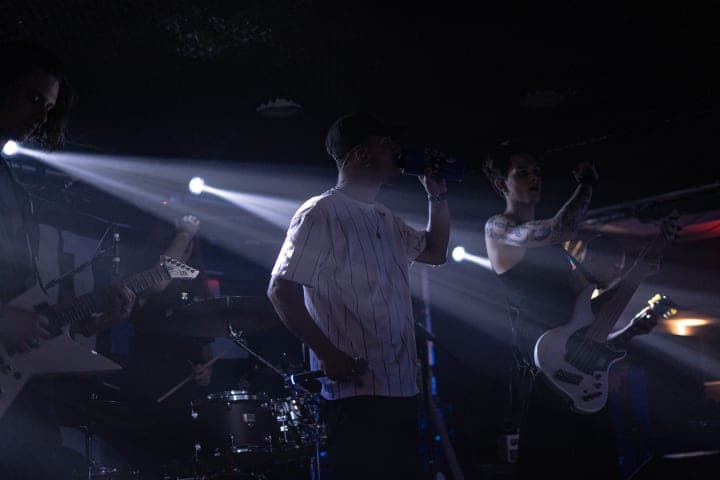 Live photo of Veritate