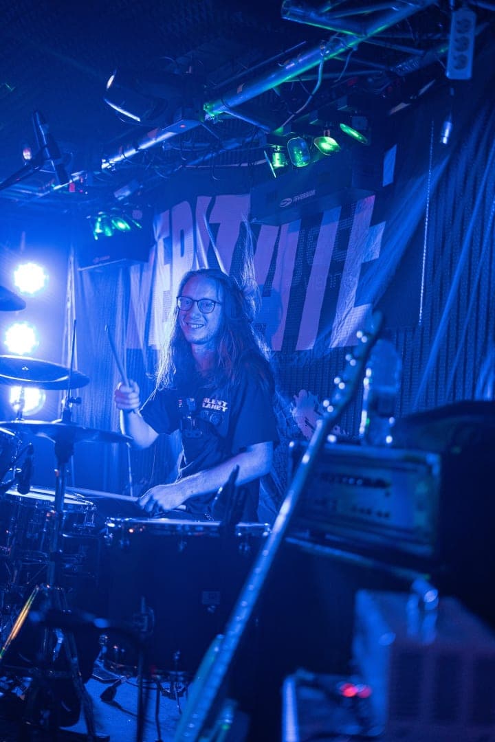 Live photo of Veritate