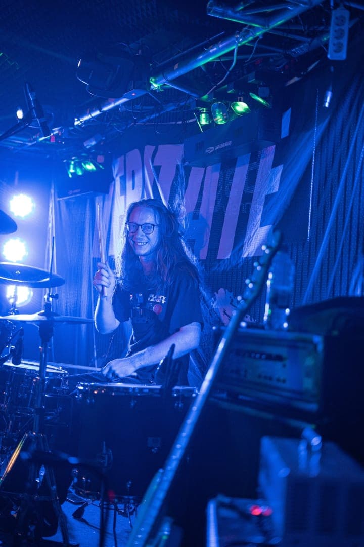 Live photo of Veritate