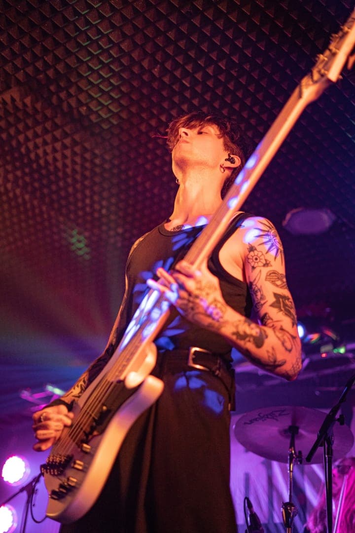 Live photo of Veritate