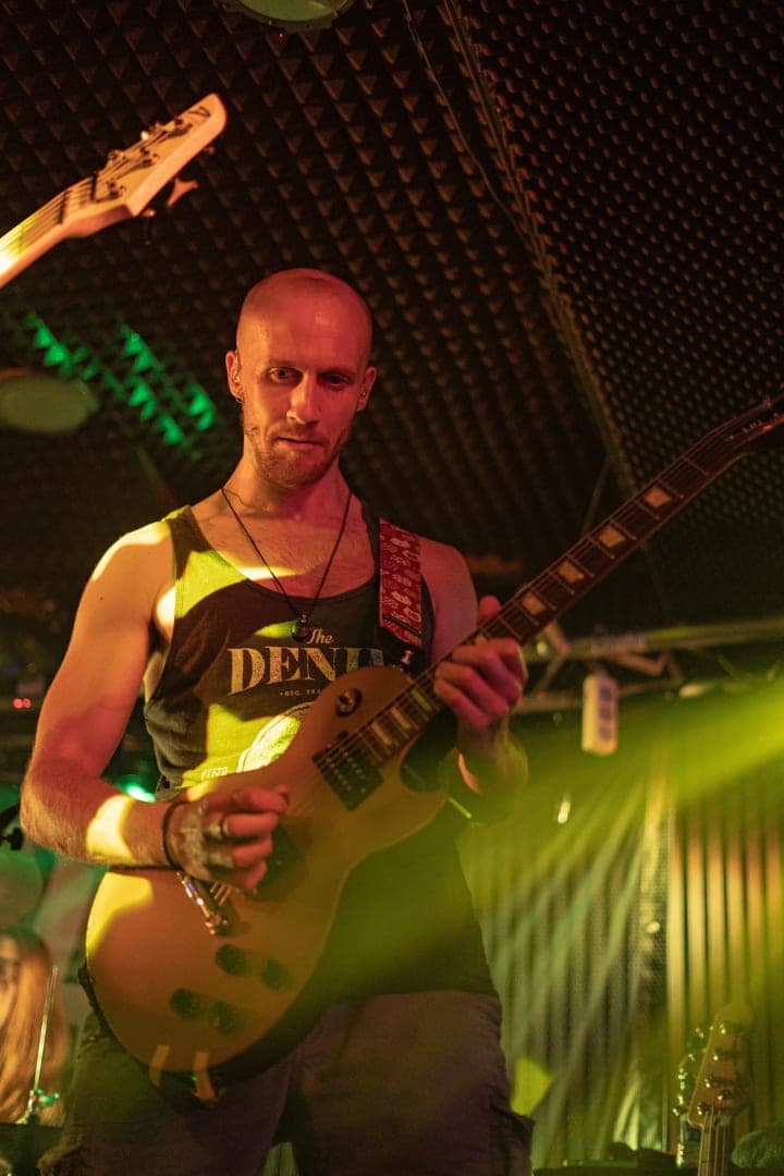 Live photo of Veritate