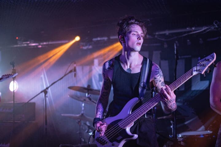 Live photo of Veritate