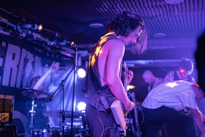 Live photo of Veritate