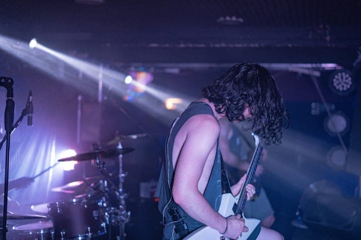 Live photo of Veritate