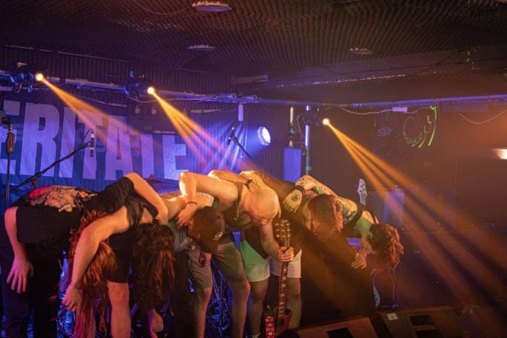 Live photo of Veritate