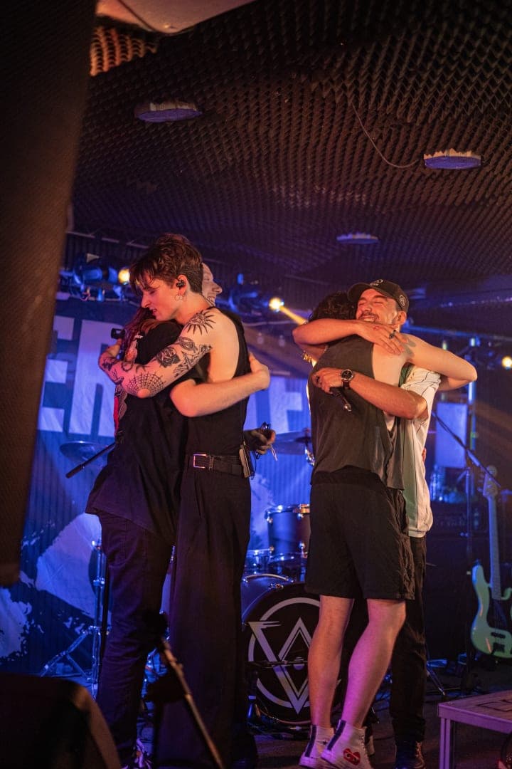 Live photo of Veritate