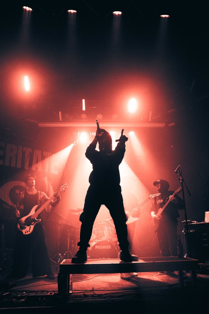 Live photo of Veritate