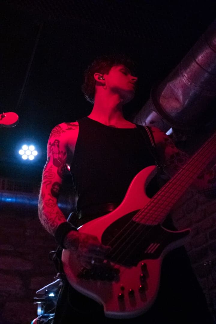 Live photo of Veritate