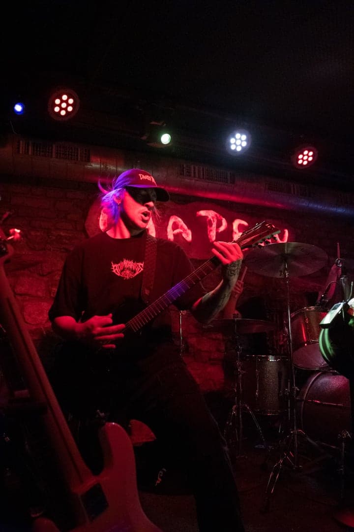 Live photo of Veritate