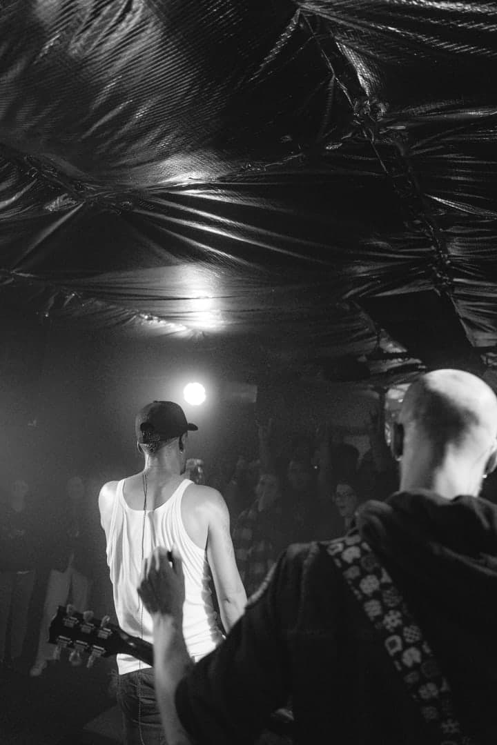 Live photo of Veritate