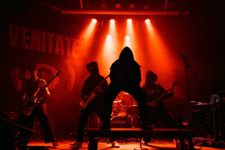 Live photo of Veritate