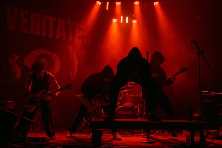 Live photo of Veritate