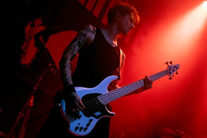 Live photo of Veritate