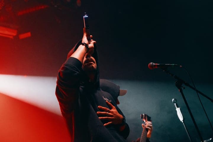 Live photo of Veritate