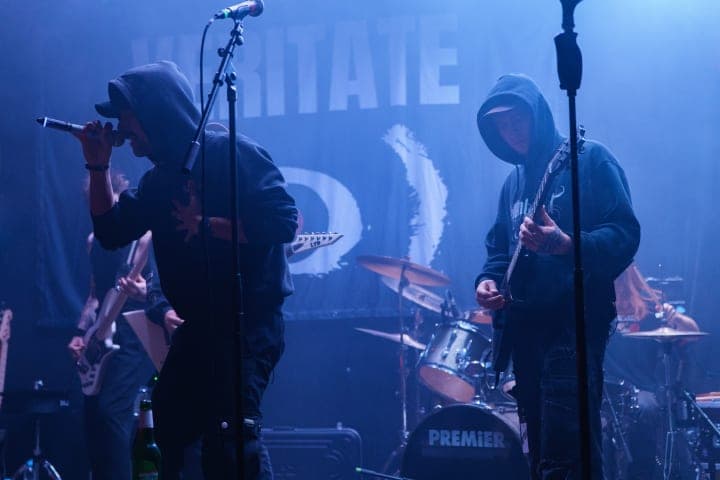 Live photo of Veritate