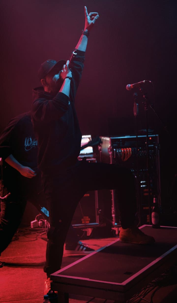 Live photo of Veritate