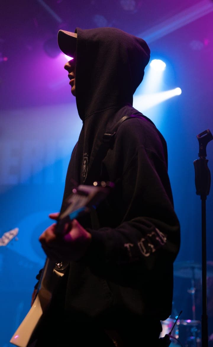 Live photo of Veritate