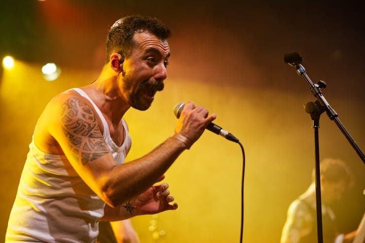 Live photo of Veritate