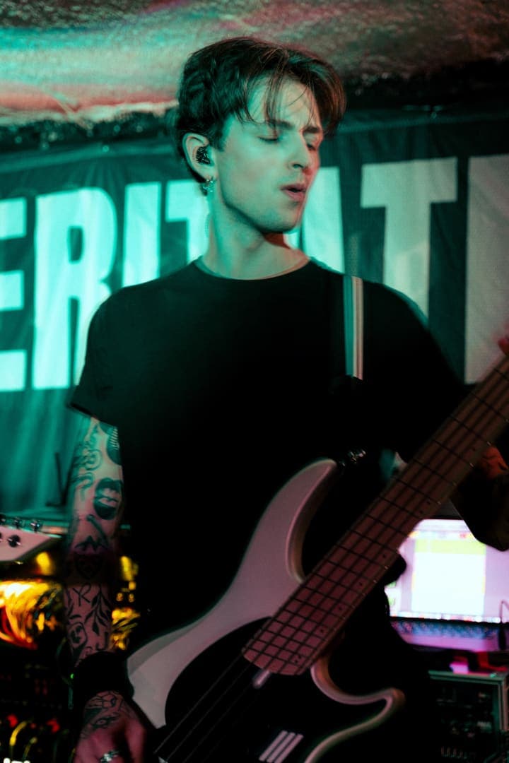 Live photo of Veritate