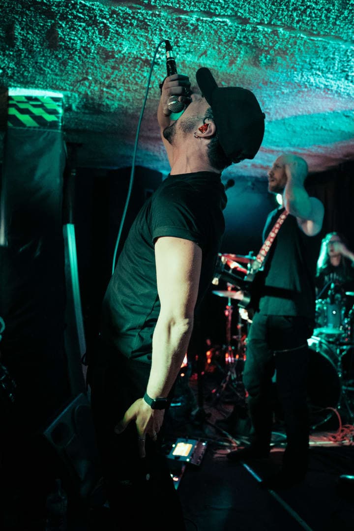 Live photo of Veritate