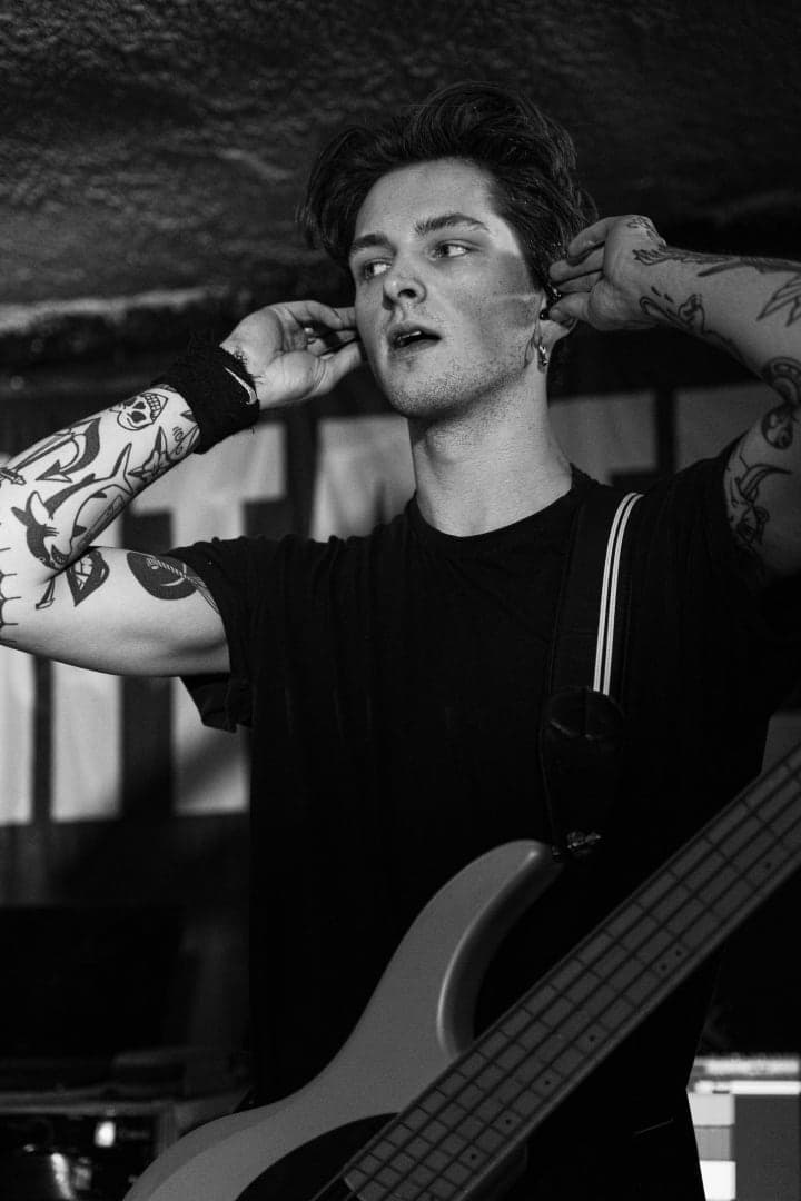 Live photo of Veritate