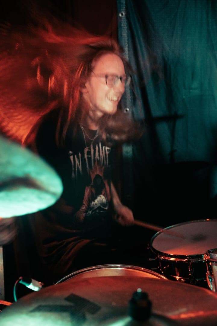 Live photo of Veritate