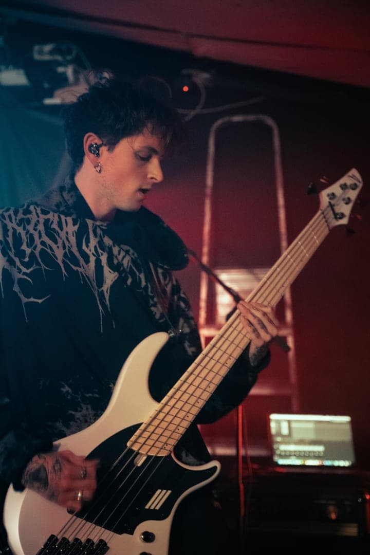 Live photo of Veritate