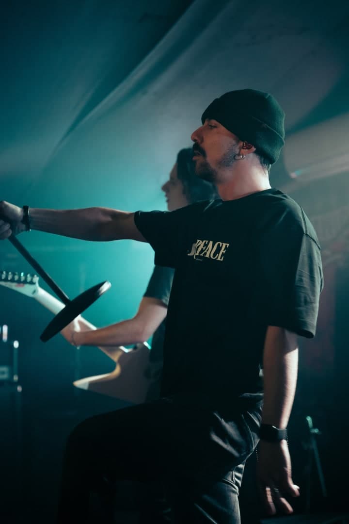 Live photo of Veritate