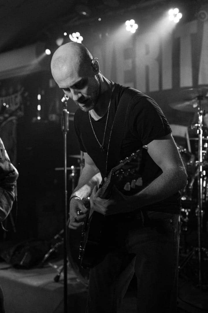 Live photo of Veritate