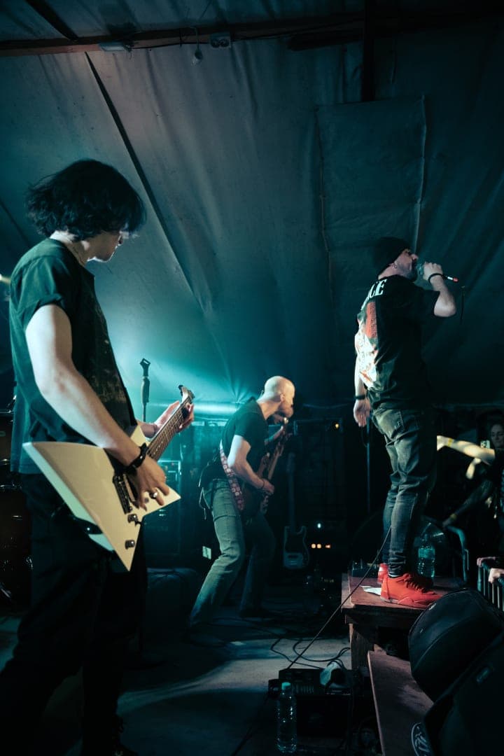 Live photo of Veritate