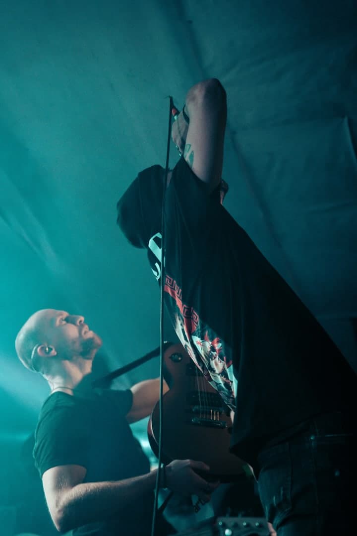 Live photo of Veritate