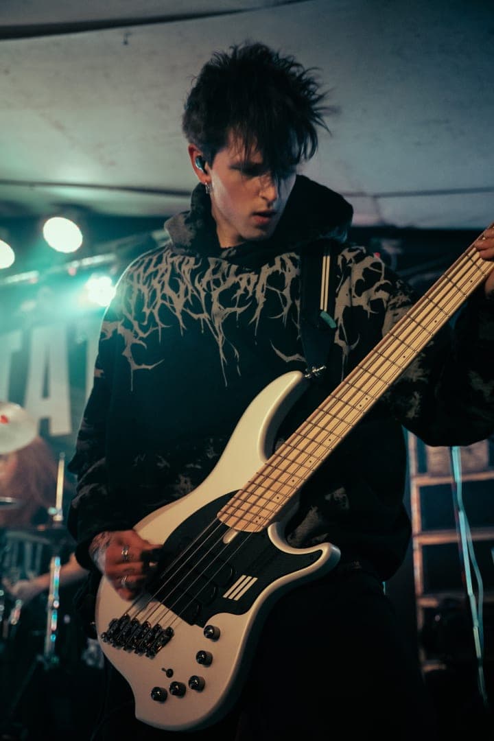 Live photo of Veritate