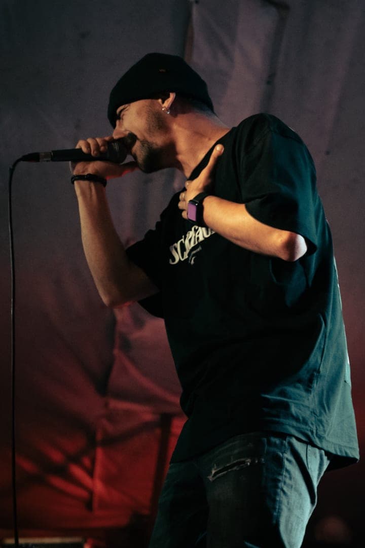 Live photo of Veritate