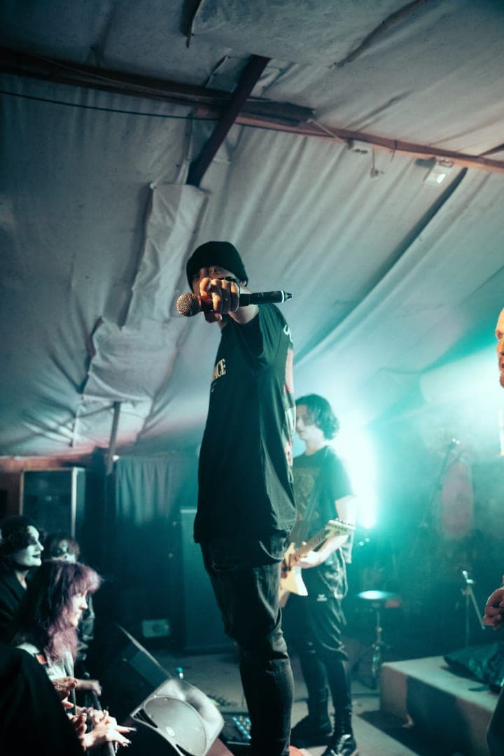 Live photo of Veritate