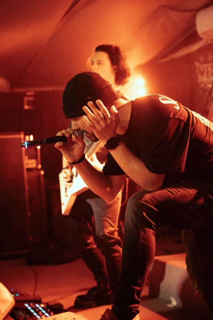 Live photo of Veritate